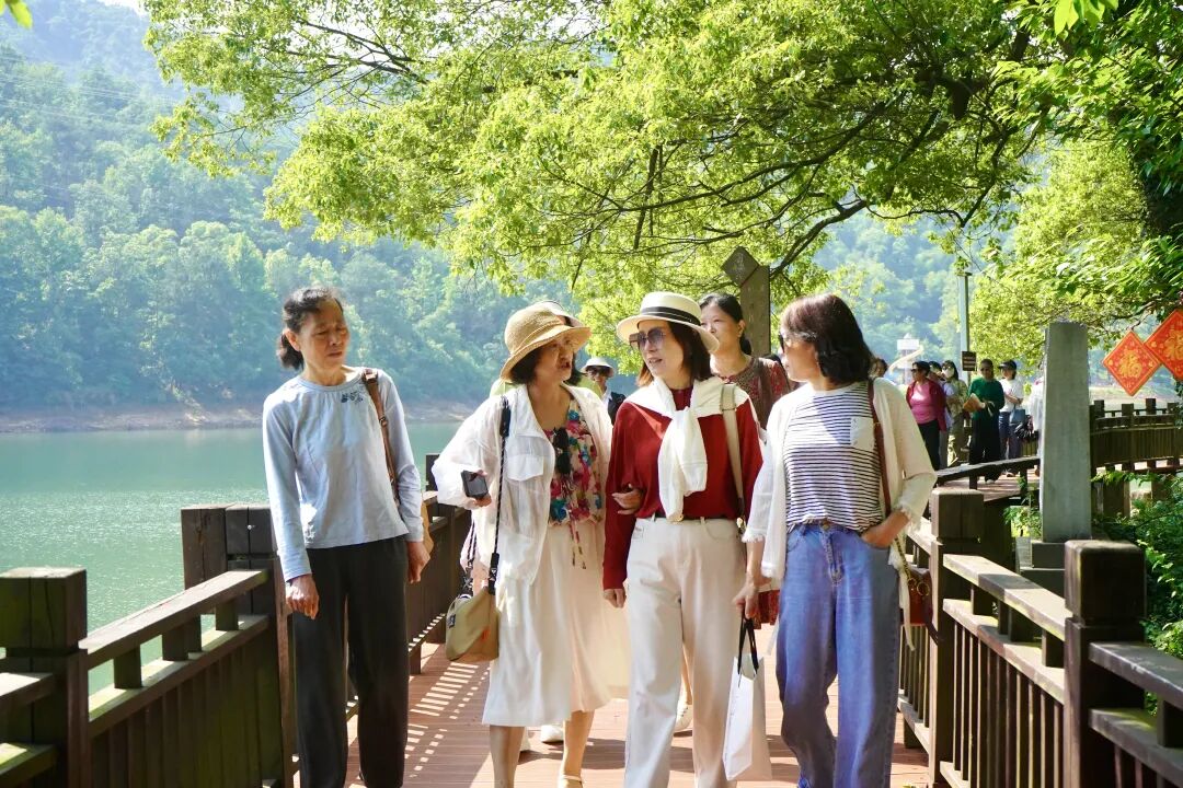 石燕湖沿湖栈道